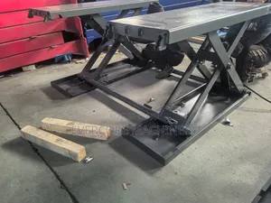 Commercial Scissor Lift Machine 4tonne Lifting Capacity.