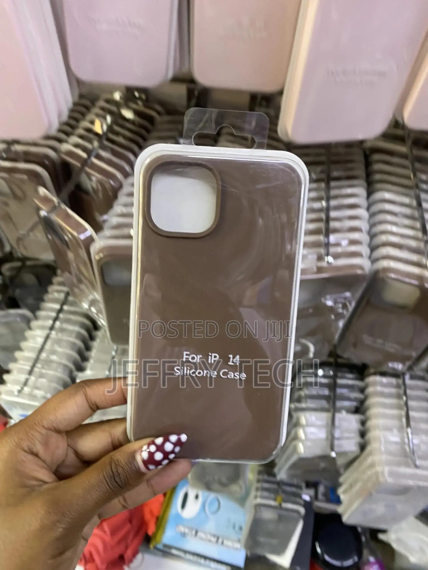 Vooii iPhone 14 Liquid Silicone Case With Microfiber Lining