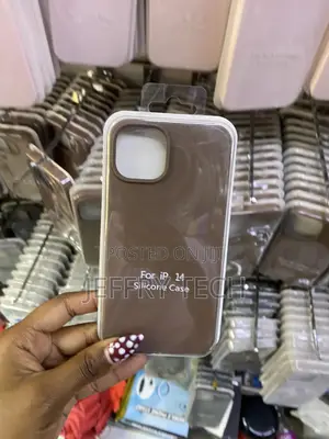 Vooii iPhone 14 Liquid Silicone Case With Microfiber Lining