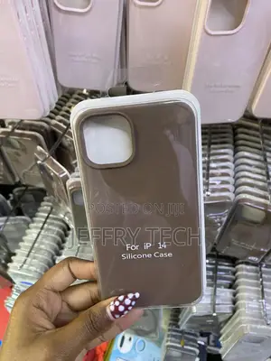Vooii iPhone 14 Liquid Silicone Case With Microfiber Lining