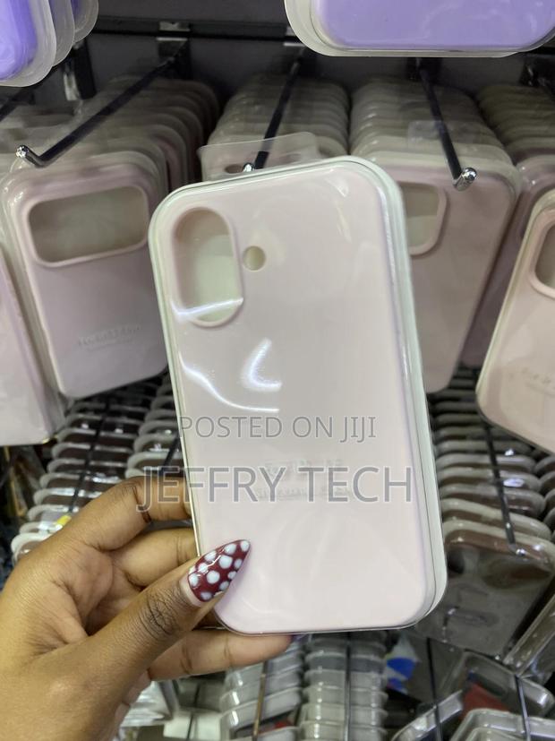 Anchor iPhone 17 Liquid Silicone Case With Microfiber Lining - thumbnail 3