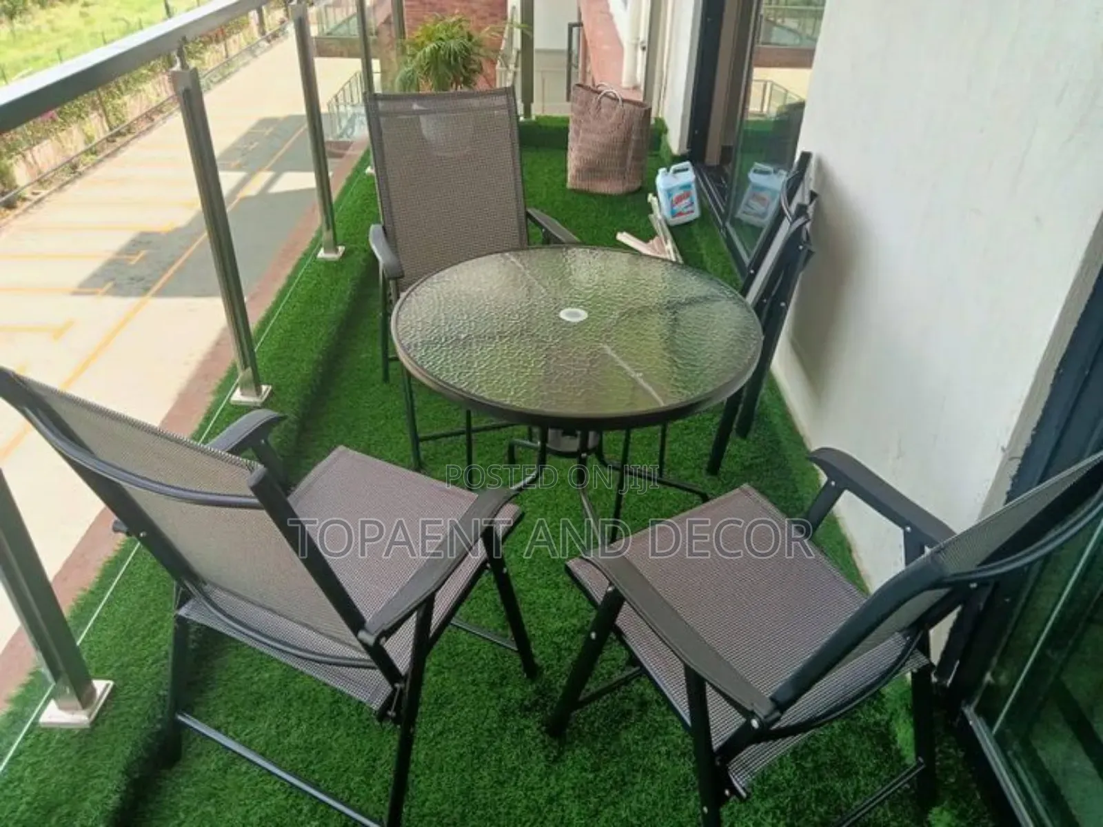Low Maintenance Artificial Grass Carpet and Easy to Install