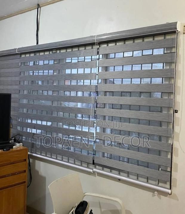 Shadows Done Right With Light Grey Horizontal Office Blinds - main view