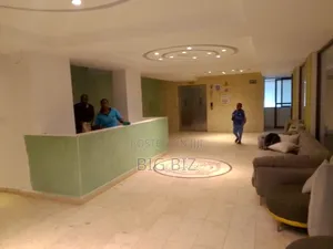 5bdrm Apartment in 2/3/4 Br + Mosque,, Parklands/Highridge for rent