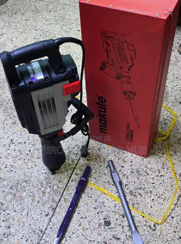 Makute Heavy Duty Demolition Hammer Drill 
2800w 2 Masonary Chisel