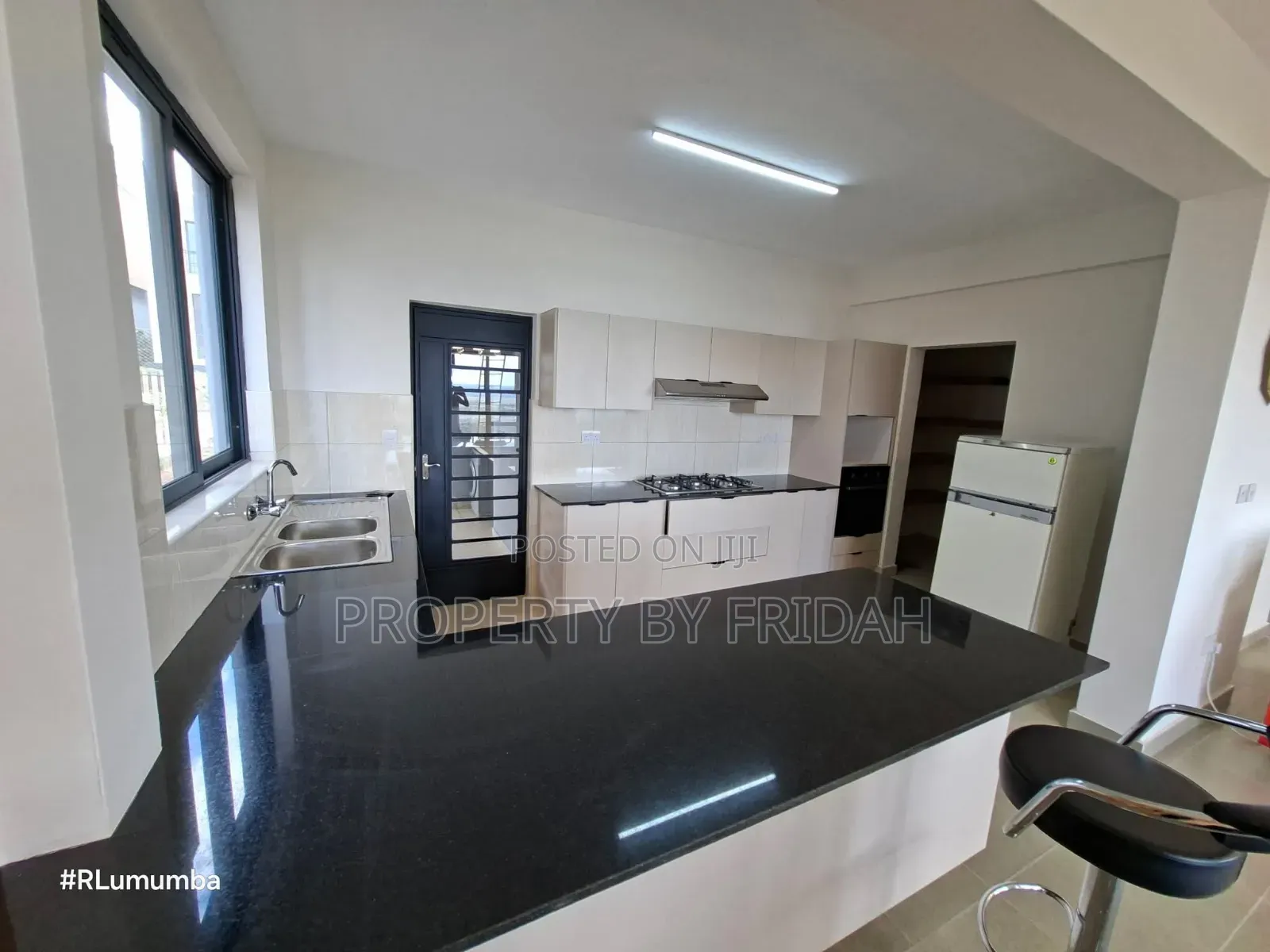 4bdrm Mansion in Kitengela for sale