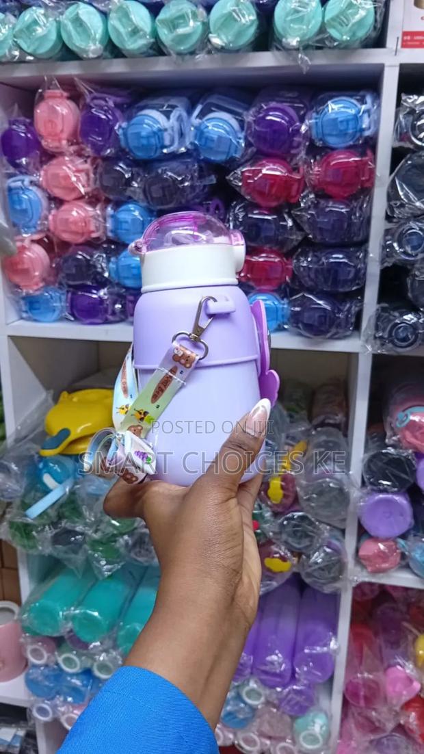 Cartoon Bottle*

Capacity 700ml - thumbnail 4