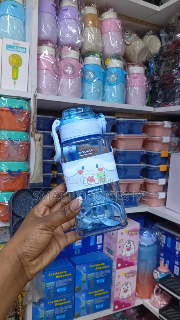 *Square Bottle*
Capacity 600ml - thumbnail 5