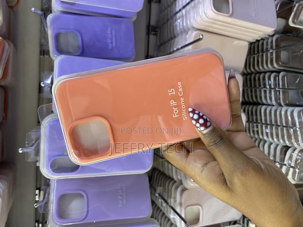 Niewass Apple iPhone 15 Liquid Silicone Case With Microfiber Lining - thumbnail 2