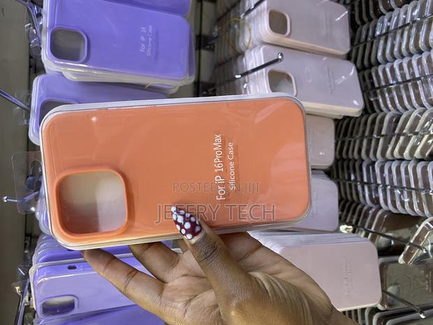 Shakie iPhone 16 Pro Max Liquid Silicone Case With Microfiber Lining - thumbnail 3