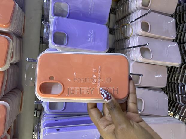 Chighan iPhone 17 Liquid Silicone Case With Microfiber Lining - main view