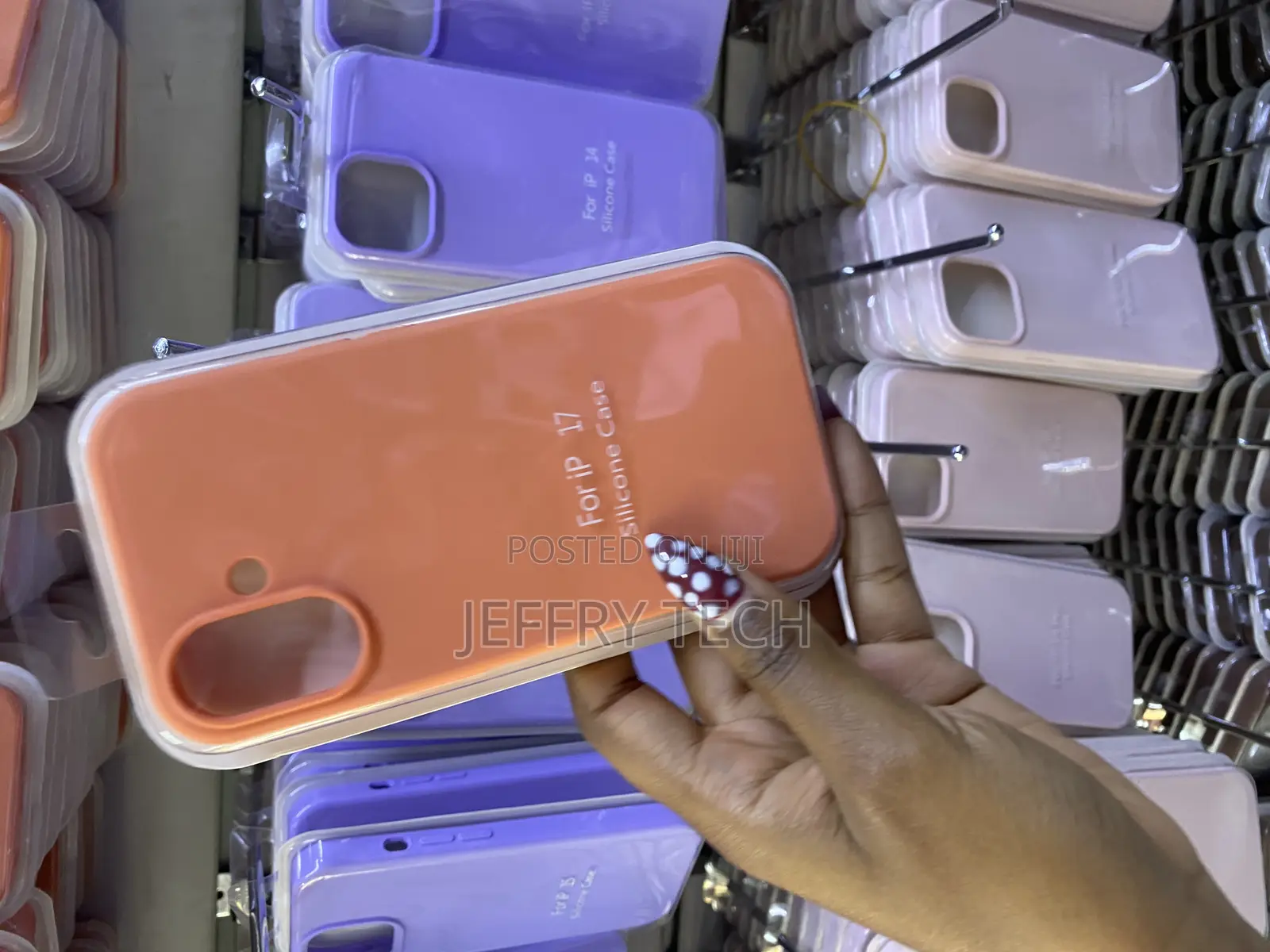 Chighan iPhone 17 Liquid Silicone Case With Microfiber Lining