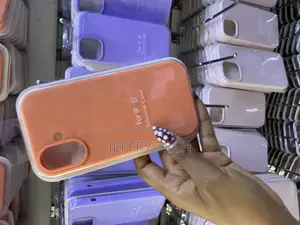 Chighan iPhone 17 Liquid Silicone Case With Microfiber Lining