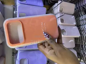 Gekia iPhone 17 Pro Liquid Silicone Case With Microfiber Lining