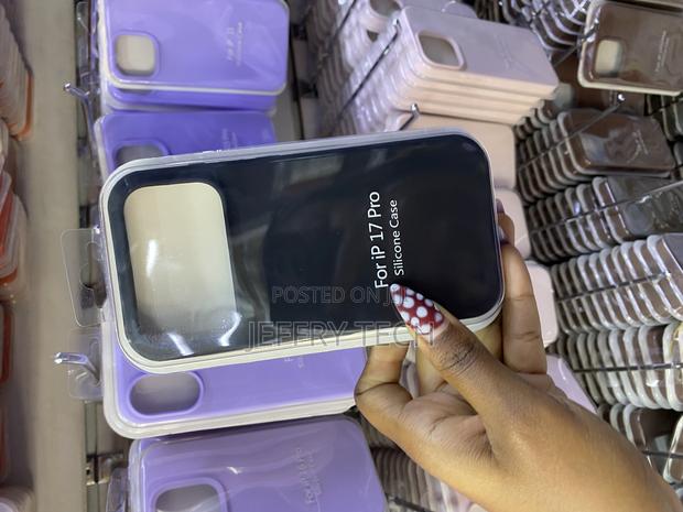 Nova iPhone 17 Pro Liquid Silicone Case With Microfiber Lining - thumbnail 3