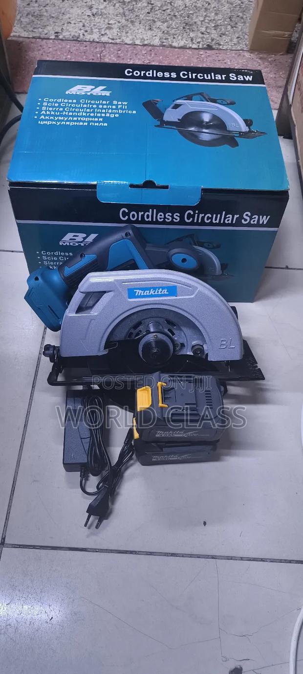 Makita Cordless Circular Saw - thumbnail 2