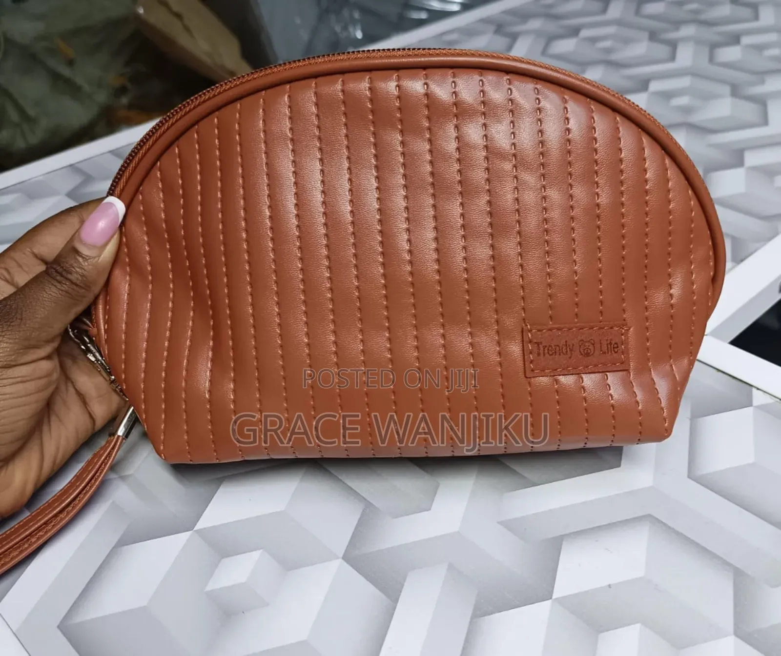 *Portable Makeup Bag, Waterproof Leather Pouch