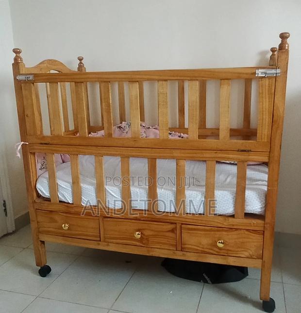 Beautiful Baby Crib - main view