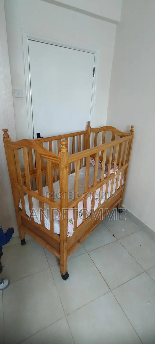 Beautiful Baby Crib - thumbnail 3