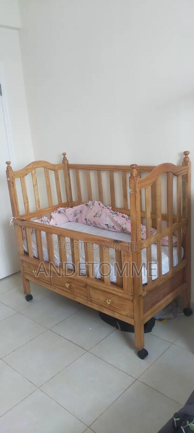 Beautiful Baby Crib - thumbnail 4