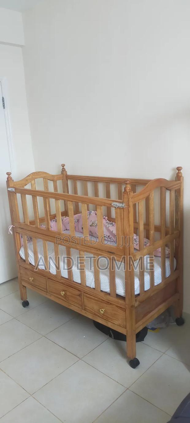 Beautiful Baby Crib - thumbnail 5