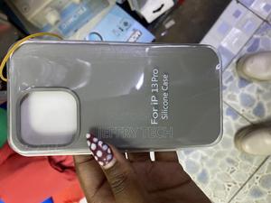 Casefty iPhone 13 Pro Liquid Silicone Case With Microfiber Lining - thumbnail 2