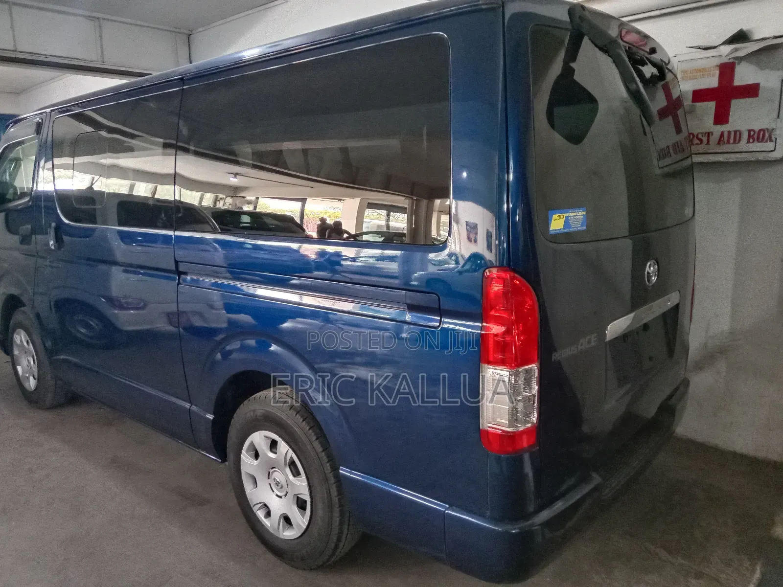 Toyota HiAce 2019 Blue