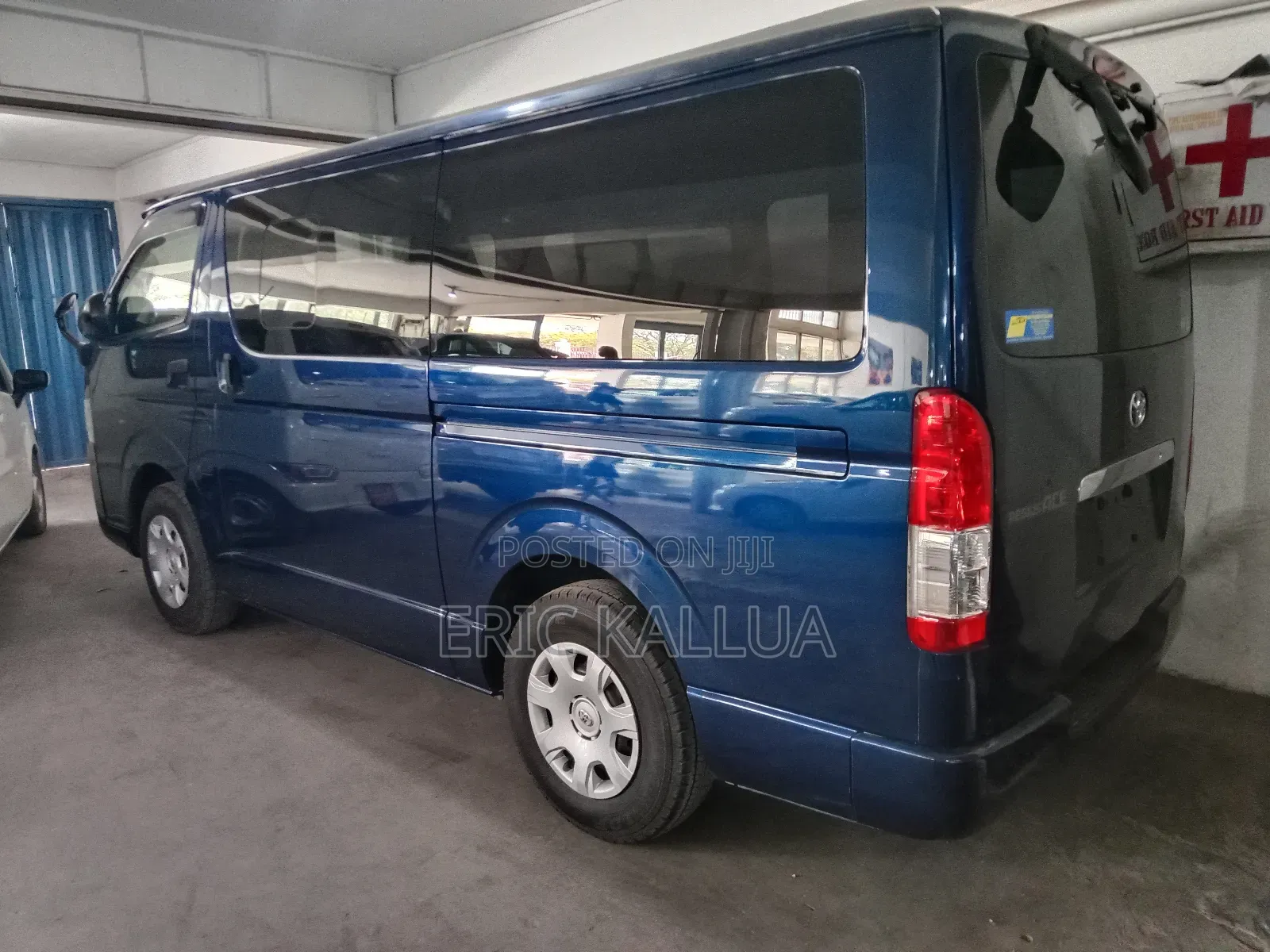 Toyota HiAce 2019 Blue
