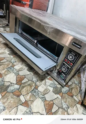 Commercial Single Deck Oven – Fast Heating
Baker.
Capacity: 2 Trays.