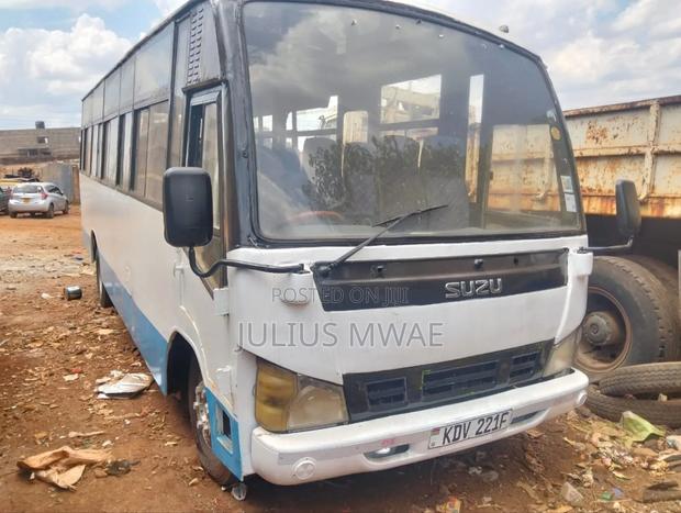 Isuzu NQR 2018 White
