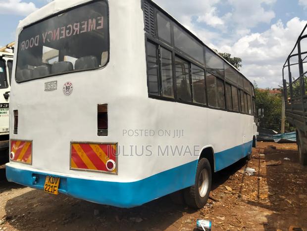 Isuzu NQR 2018 White - thumbnail 2
