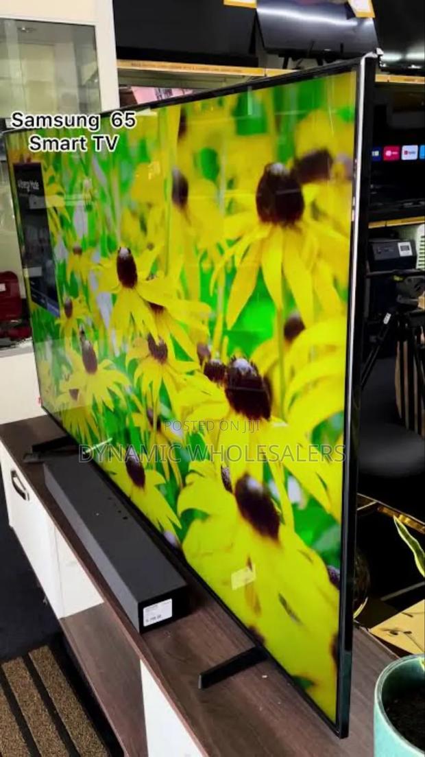 Samsung 65-Inch Du7010 Crystal Uhd Smart Tv - thumbnail 3