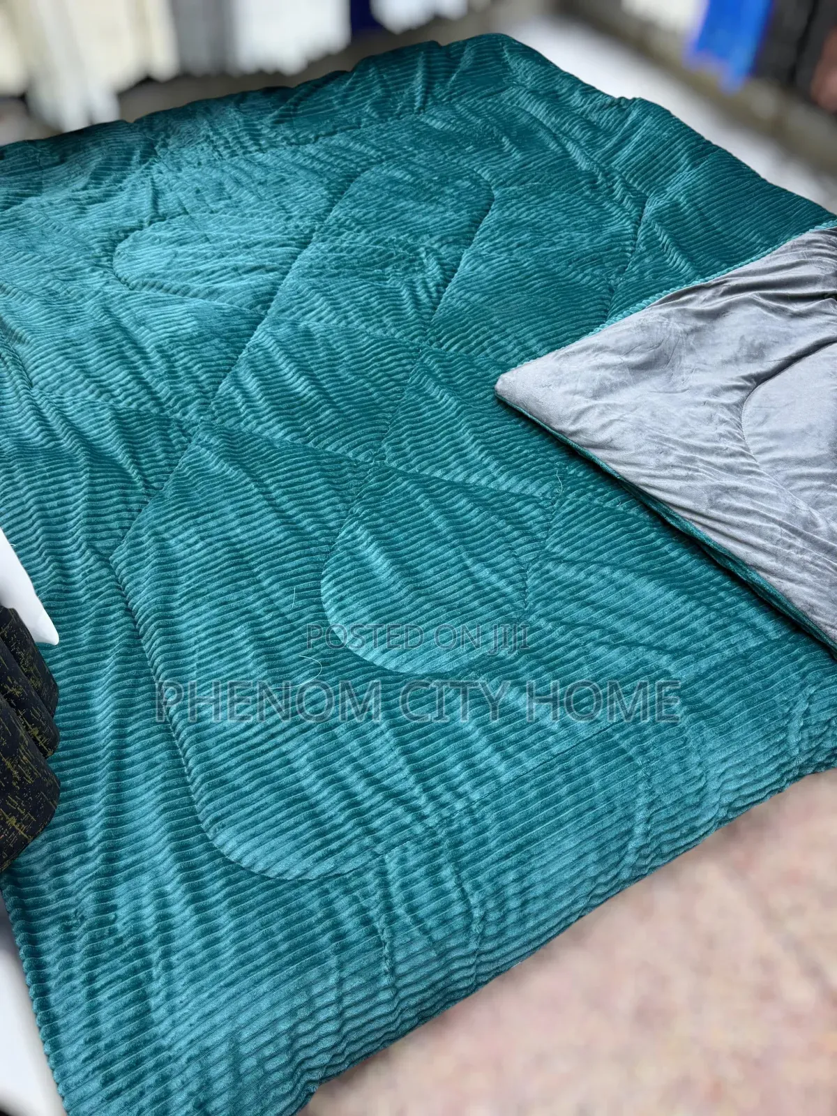Quilted New Velvet Duvets With Bedsheet and Cases