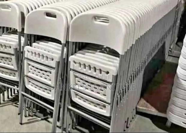 Strong Foldable Plastic Chair – Easy Storage - thumbnail 2