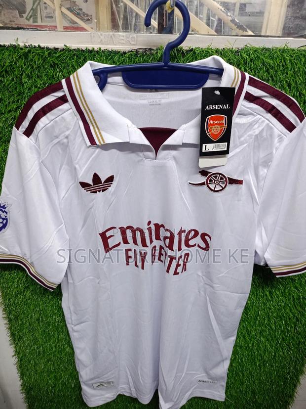 Real Madrid Jersey - thumbnail 4