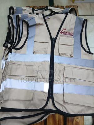 Sleeveless Cotton Reflectors In Beige With Large Functional Pockets