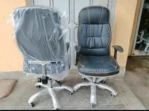 Deluxe High‐Back Leather Office Chair
