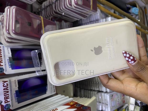 Simmers iPhone 11 Pro Liquid Silicone Cover With Microfiber Lining - thumbnail 3