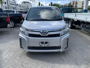 Toyota Voxy 2019 Silver