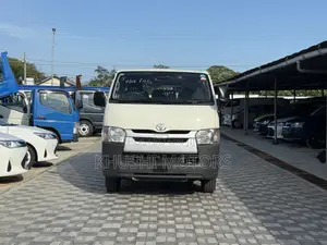 Toyota HiAce 2018 White