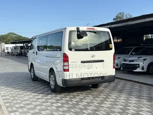 Toyota HiAce 2018 White