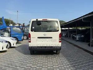 Toyota HiAce 2018 White