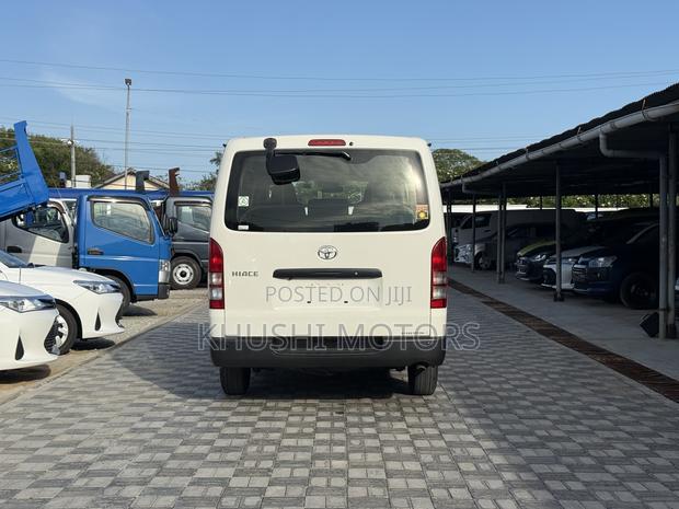 Toyota HiAce 2018 White - thumbnail 5