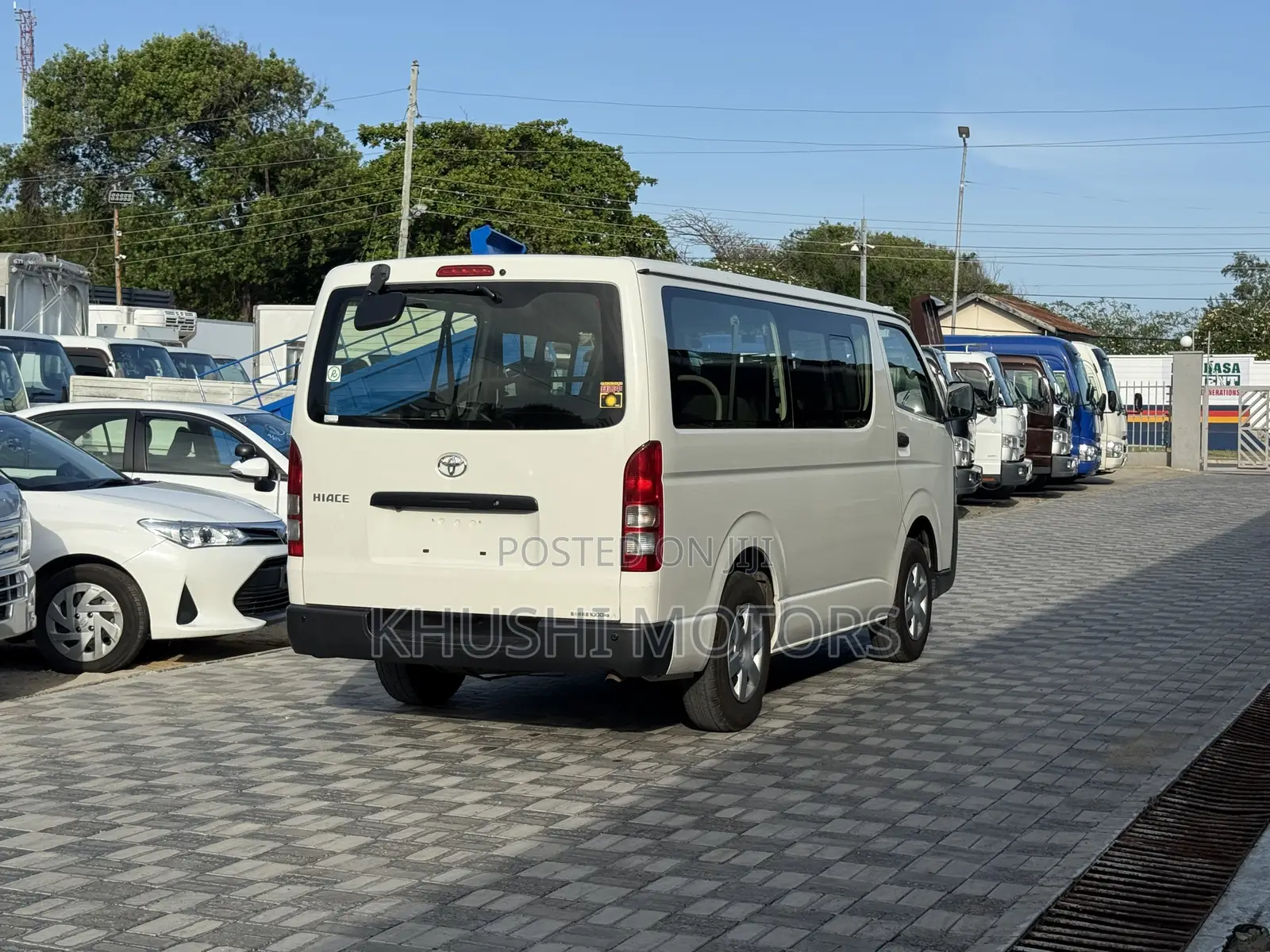 Toyota HiAce 2018 White