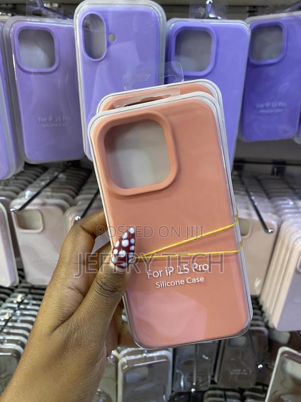 Sawear Apple iPhone 15 Pro Liquid Silicone Case With Microfiber Lining - thumbnail 2