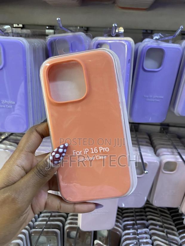 Dopen iPhone 15 Pro Liquid Silicone Case With Miocrofiber Lining - thumbnail 2