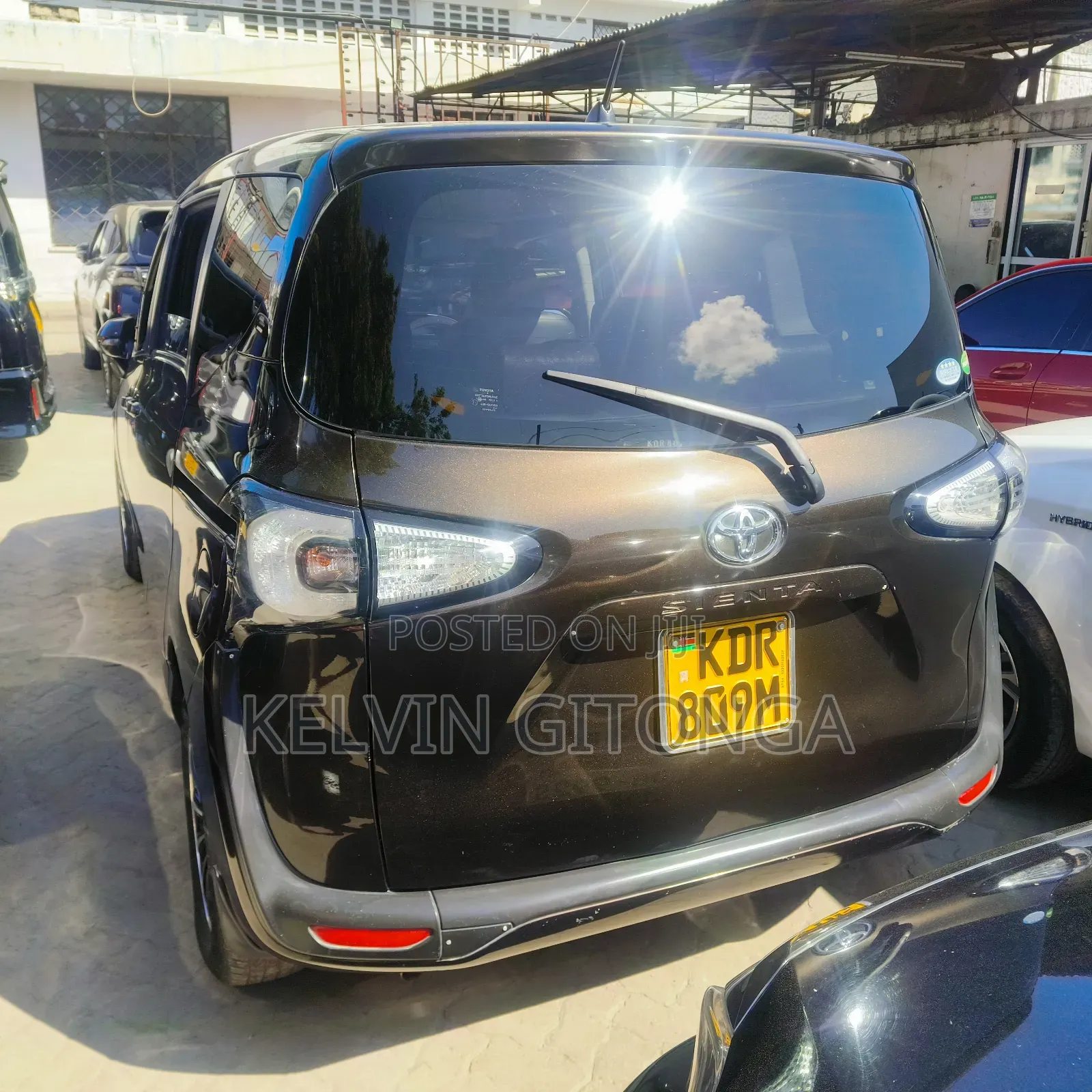 Toyota Sienta 2018 Beige
