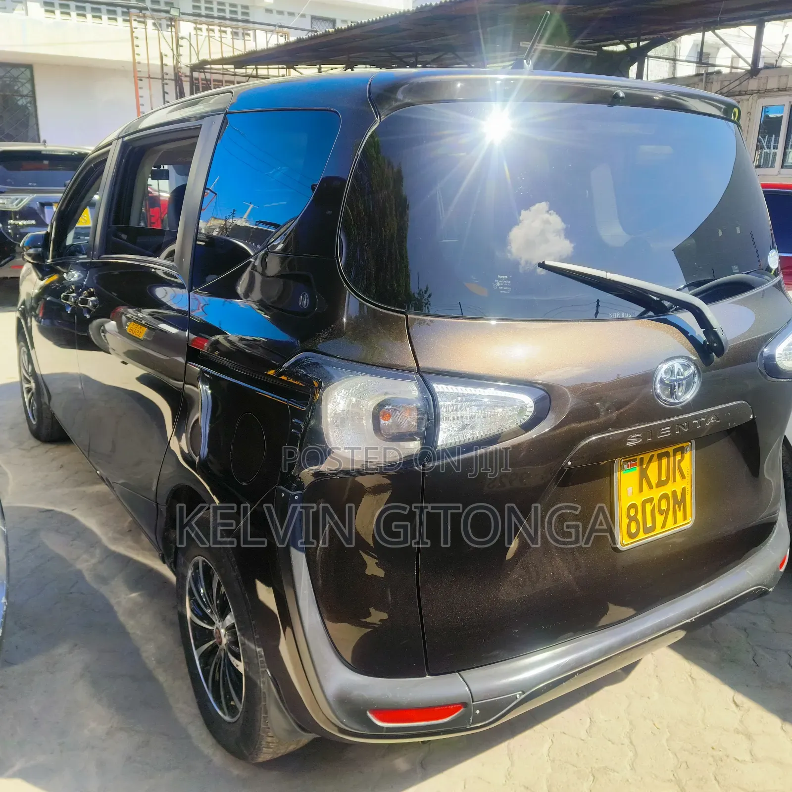 Toyota Sienta 2018 Beige