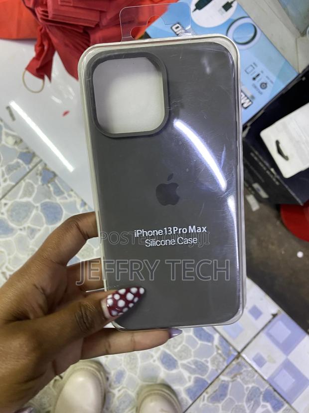 Telaso iPhone 13 Pro Max Liquid Silicone Case With Microfiber Lining - thumbnail 3