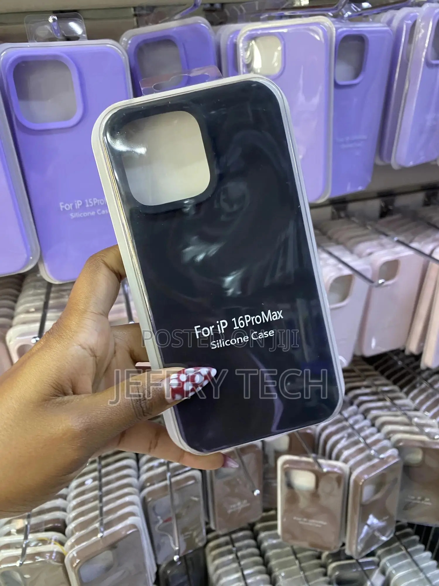 Qartii iPhone 17 Pro Max Liquid Silicone Case With Microfiber Lining